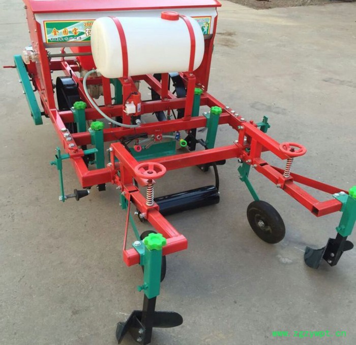 曲阜浩运机械 手扶拖拉机带动小型两行花生施肥覆膜播种机 起垄打药施肥机图5