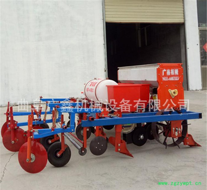 打岭播种覆土喷药覆膜 花生覆膜播种施肥机 小型拖拉机两行播种机图3