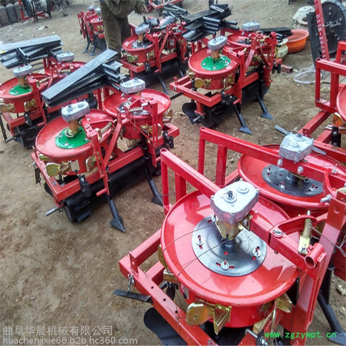 双行膜上播种机 玉米大豆播种施肥机 膜上穿孔打药播种机图5