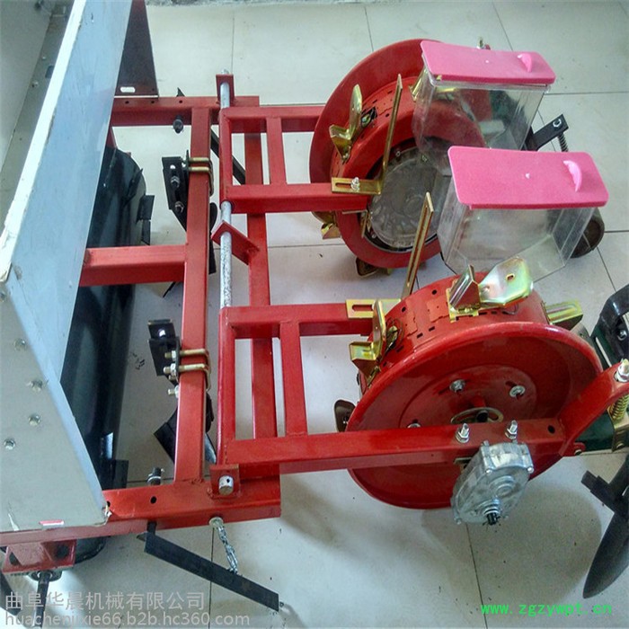 双行膜上播种机 玉米大豆播种施肥机 膜上穿孔打药播种机图7