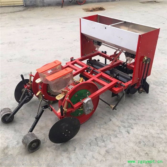 双行膜上播种机 玉米大豆播种施肥机 膜上穿孔打药播种机图2