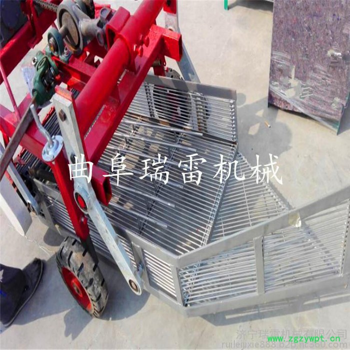 **轴传动花生收获机地下根茎作物挖掘机 芍药药材收获机制造商 转笼式图2