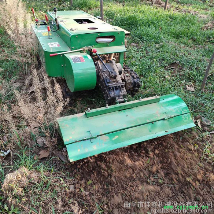 作业速度 300-1200米/小时履带开沟机   柴油耐用还省油果园施肥机  遥控履带式打药机价格图7