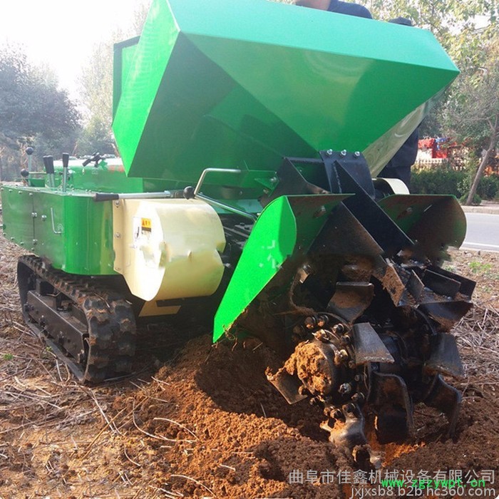 作业速度 300-1200米/小时履带开沟机   柴油耐用还省油果园施肥机  遥控履带式打药机价格图4