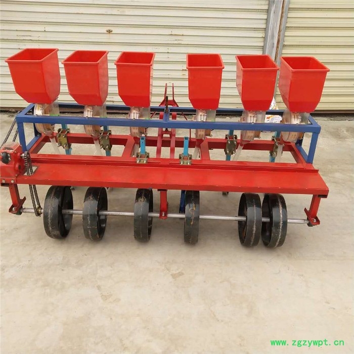 多用途花生喷药盖膜机 新型喷药下滴管盖膜机 膜上打孔花生播种机施肥机图5