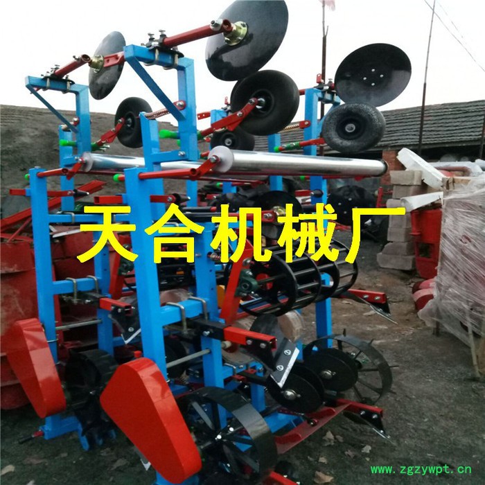 起垄喷药覆膜机 花生播种覆膜机 多功能播种施肥机图6