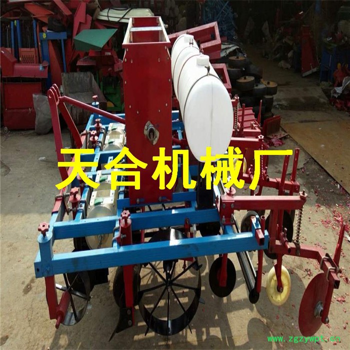 起垄喷药覆膜机 花生播种覆膜机 多功能播种施肥机图2