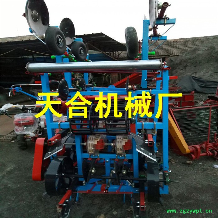 起垄喷药覆膜机 花生播种覆膜机 多功能播种施肥机图8