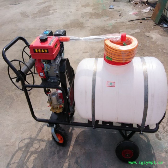 可配备打药功能的履带开沟机 市政消毒喷雾器 河南农户专用打药机富兴图5