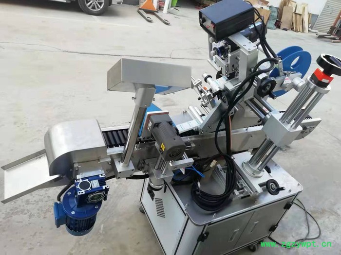 保鲜盒吸塑盒贴标机 管材贴标机 药敏试剂圆瓶贴标机 化妆品贴标机图2