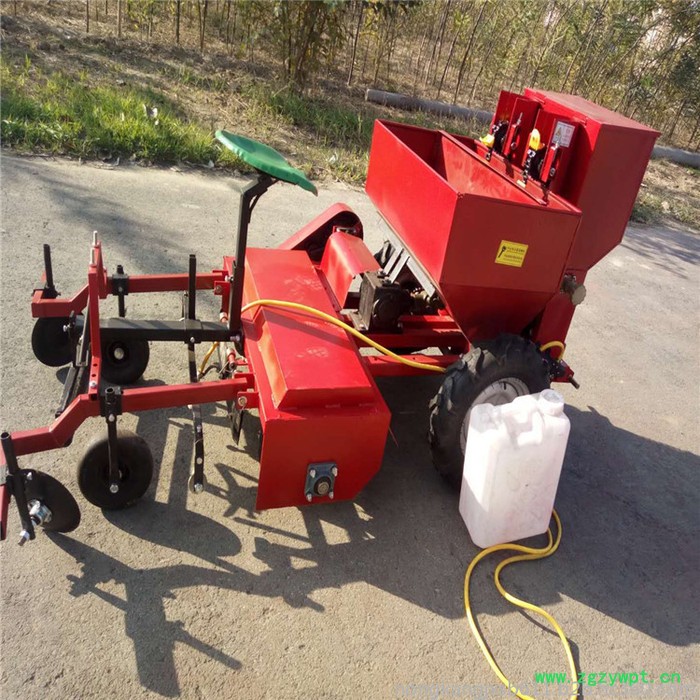 农康2CM-2 马铃薯种植机 覆膜喷药施肥播种土豆种植机 植树挖坑机 拖拉机带蔬菜播种机