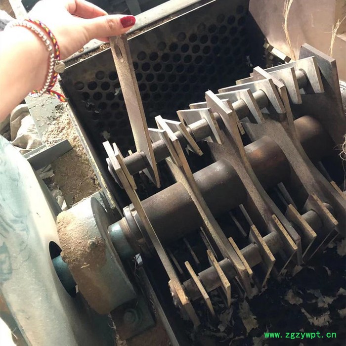 树桩粉碎机双口木材粉碎机中草药木材粉碎机圆木粉碎机削片机破碎机图6