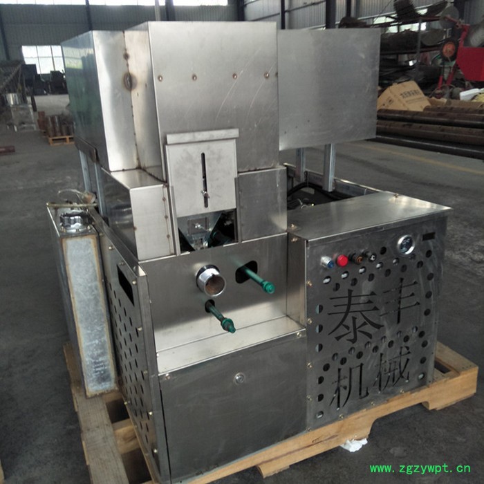 泰丰现货细微粉碎机 河南省饲料齿盘粉碎机 花生芝麻磨粉机现场试机器图6