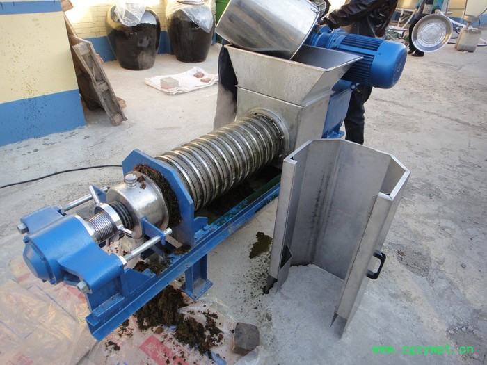 西藏药渣药材药液提取专用压榨挤压脱水设备、西藏药材药渣药液提取西藏固液分离机、藏药挤压榨汁提汁机图3