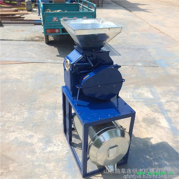 中草药粉碎机  锥形磨头面粉机 面粉机操作视频图2