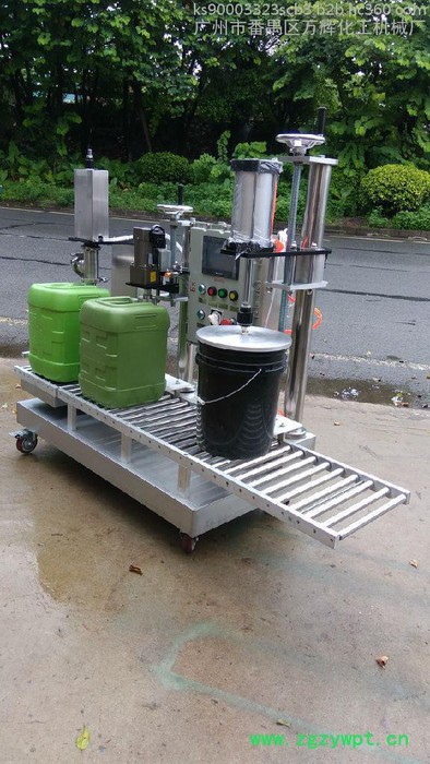 防水涂料自动灌装机 自动锁盖灌装机 涂料灌装机 三合一灌装机 防腐剂自动灌装机 硫酸自动灌装机 盐酸自动灌装机图2