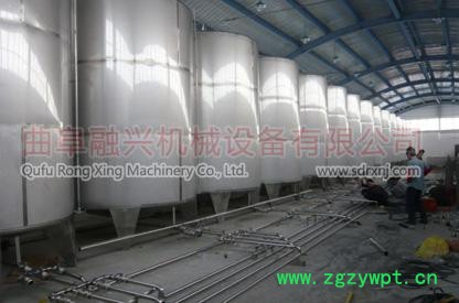 供应融兴齐全专业制作不锈钢发酵罐  木罐酿酒厂家 酿酒设备图2