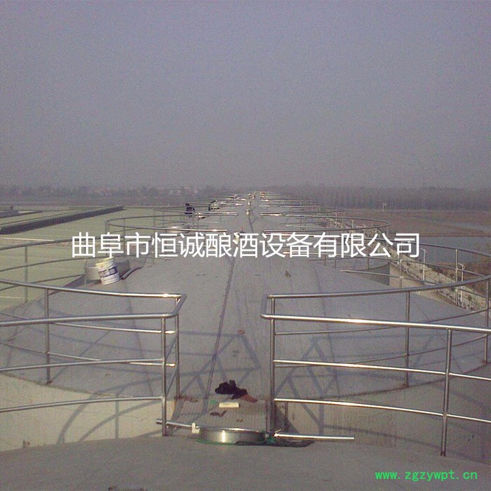 恒诚 酿酒设备  1吨立式发酵罐储酒罐 酒罐价格 ,酒罐厂家 不锈钢储酒罐 果酒发酵罐 价格面仪图2