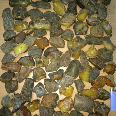 天然琥珀原石 乌料琥珀蜜蜡原石原料 精选琥珀蜜蜡原石批发
