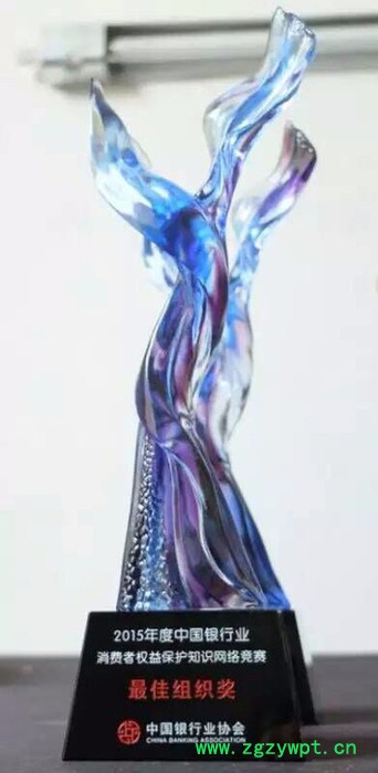 广州琉璃奖杯工厂定制大展宏图精鹰琉璃奖杯，琥珀色 琉璃奖杯制作 琉璃工艺品图2