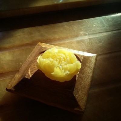 宏盛琥珀 天然鸡油黄蜜蜡琥珀100一克 花开富贵雕刻件10克以下