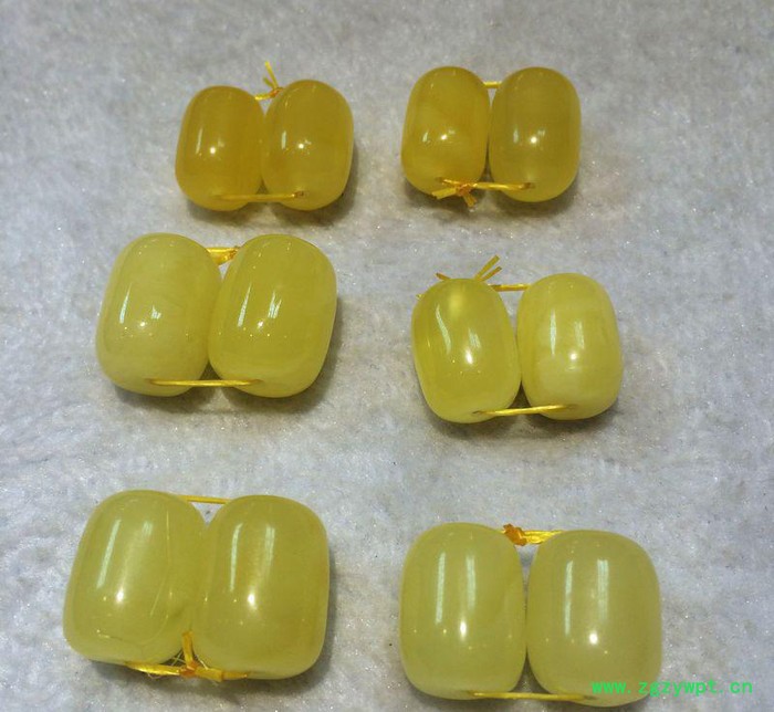 川东琥珀蜜蜡桶珠无优化蜜蜡原石桶珠 配珠图3