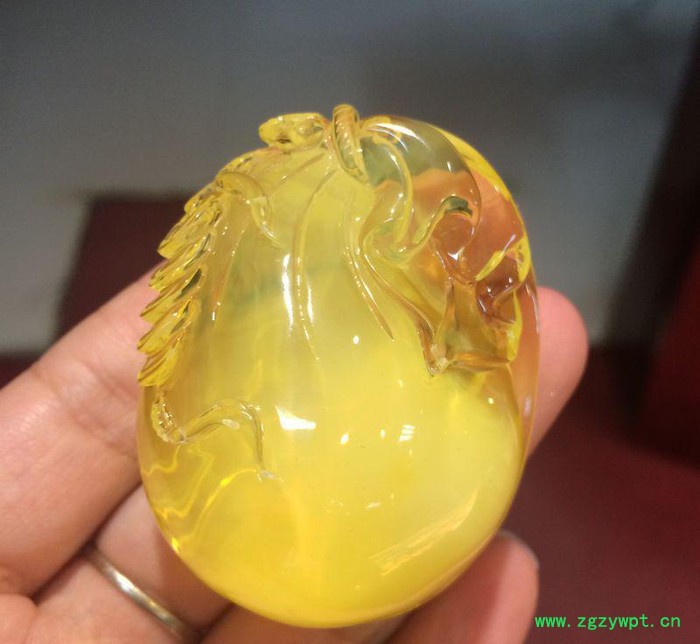 川东直销**琥珀蜜蜡吊坠 无优化蜜蜡原石雕刻挂件图3