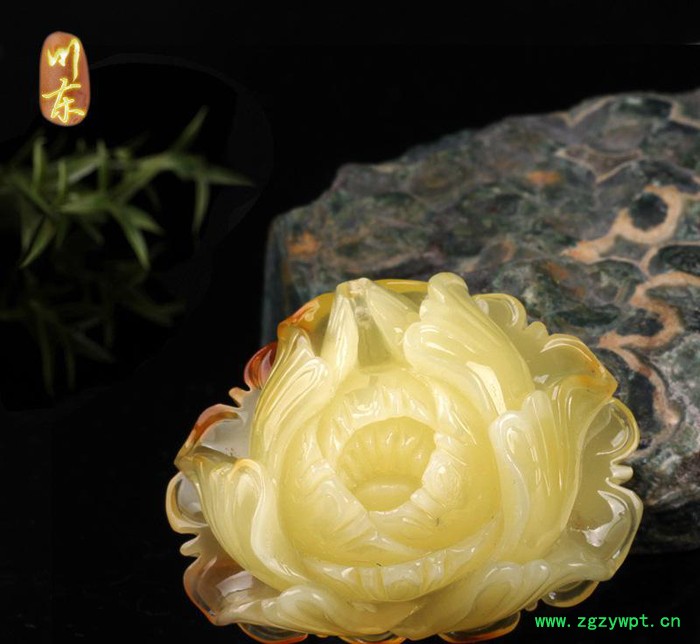 琥珀蜜蜡雕刻10一20克花开富贵吊坠 **琥珀蜜蜡雕刻件直销图2
