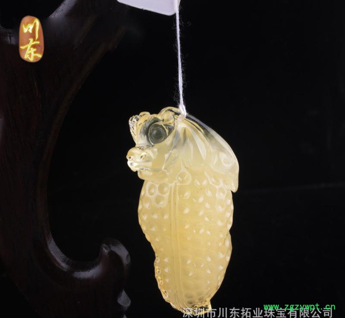 天然琥珀蜜蜡雕刻乌克兰波罗地海金珀精美手工雕刻挂件工厂直销图3