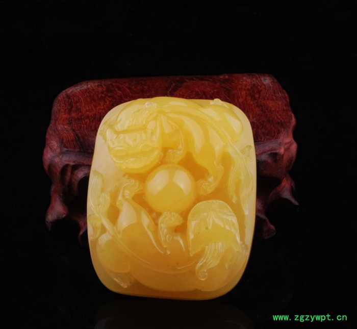 琥珀蜜蜡天然琥珀蜜蜡雕刻貔貅挂件图3