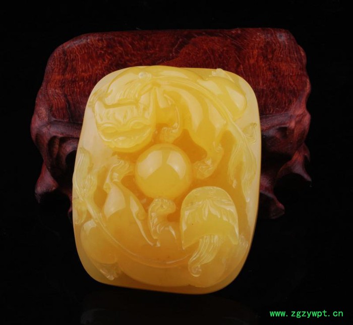 琥珀蜜蜡天然琥珀蜜蜡雕刻貔貅挂件图2