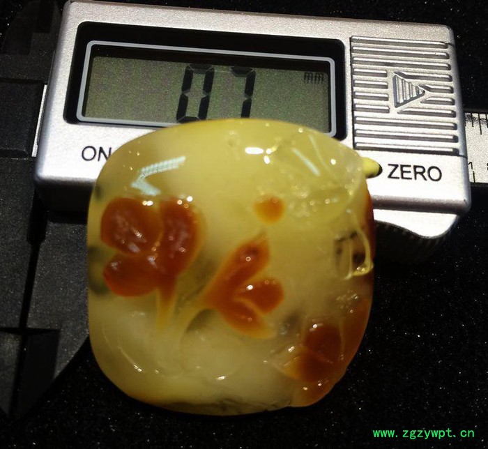 川东珠宝 **无优化琥珀蜜蜡吊坠 蜜蜡原石雕刻件图3