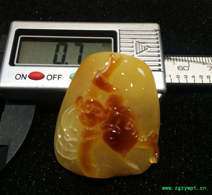 川东珠宝 **无优化琥珀蜜蜡吊坠 蜜蜡原石雕刻件图2