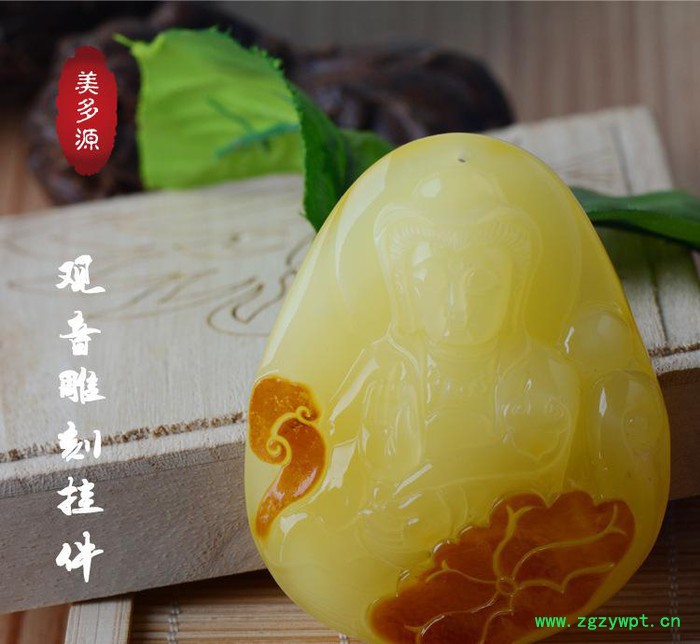 带皮巧雕观音吊坠 大师级琥珀蜜蜡吊坠工厂 保障假一赔十图2