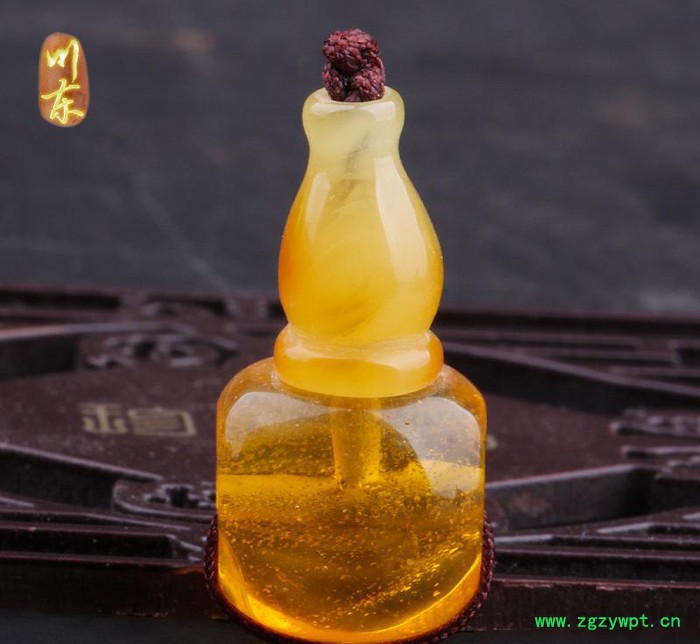 ** 琥珀蜜蜡金珀三通佛头 直销编号1-7