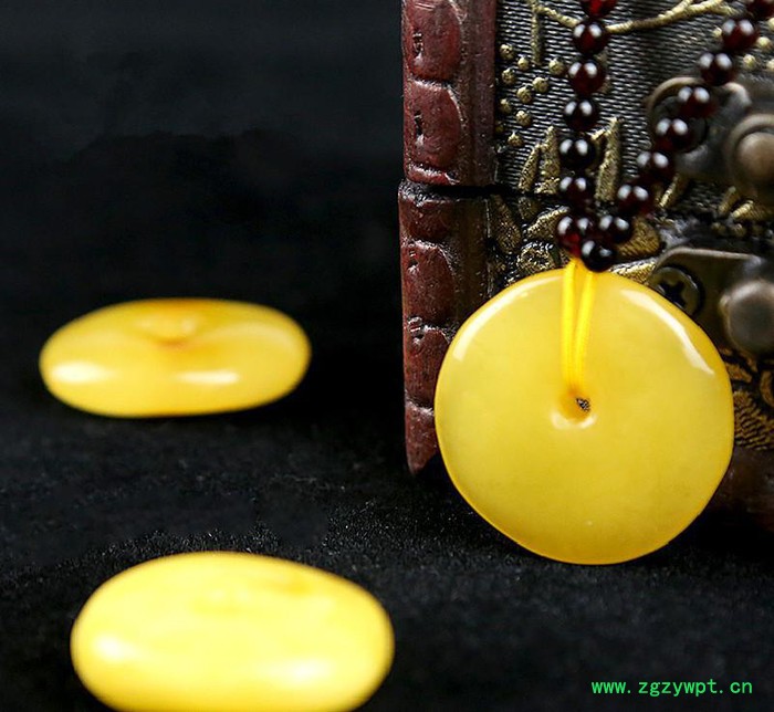 波罗的天然蜜蜡 琥珀蜜蜡饼子平安扣 吊坠 送配绳 男女款蜜蜡吊坠