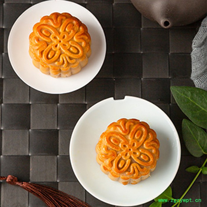 奶黄广式月饼、黑松露蛋黄广式月饼、藤椒牛肉广式月饼、莲蓉麻薯流心广式月饼、鲍鱼麻薯流心广式月饼、香芋麻薯流心广式月饼图5