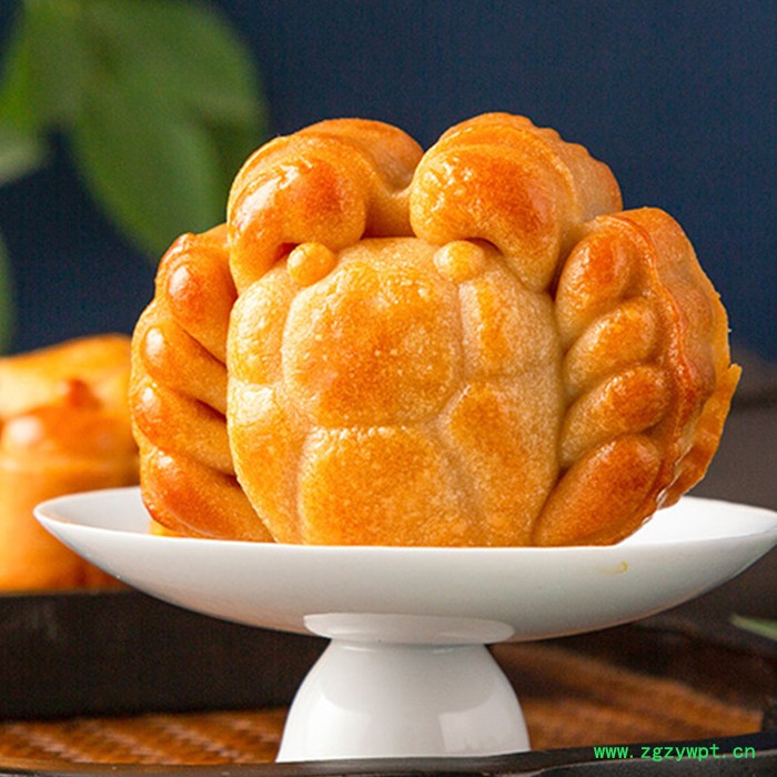 奶黄广式月饼、黑松露蛋黄广式月饼、藤椒牛肉广式月饼、莲蓉麻薯流心广式月饼、鲍鱼麻薯流心广式月饼、香芋麻薯流心广式月饼图2