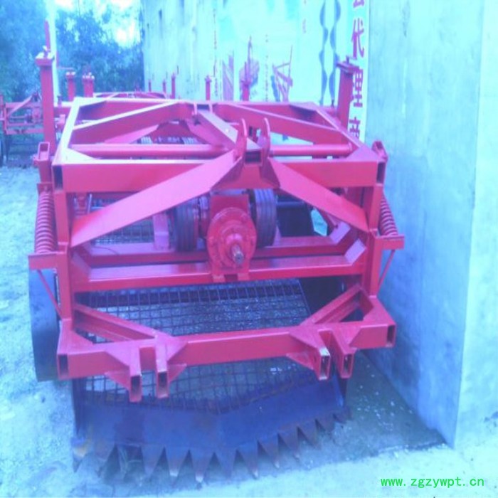 新款中药材挖掘机价格 药材起药机厂家 白芷药材挖掘机 根茎类药材挖掘机报价图4