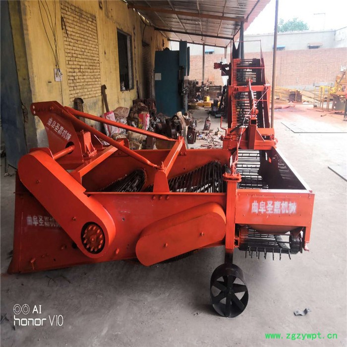 内蒙黄芪药材挖掘机厂家 苍术中药材收获机工作视频 圣嘉高效药材播种机图8