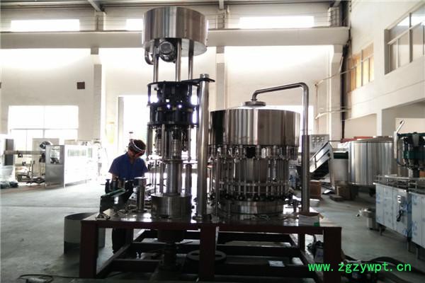 小瓶水三合一灌装机 小瓶水生产设备 瓶装液体灌装设备 饮料机械图2