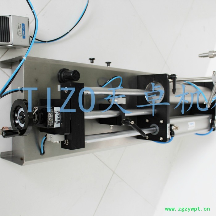 出售天卓TZ-100G半自动液体灌装机 定量液体灌装机 半自动灌装机生产厂家 灌装机械