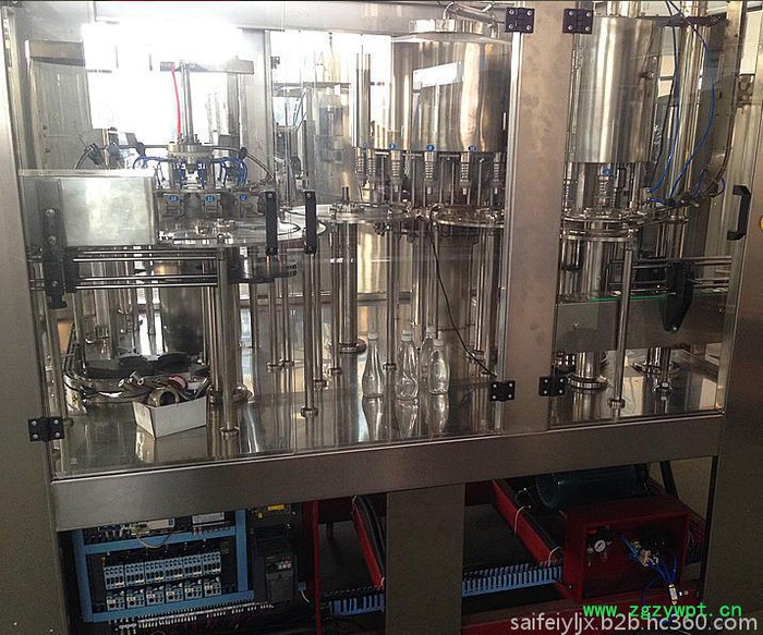 小型全自动瓶装液体灌装机 三合一灌装机图3