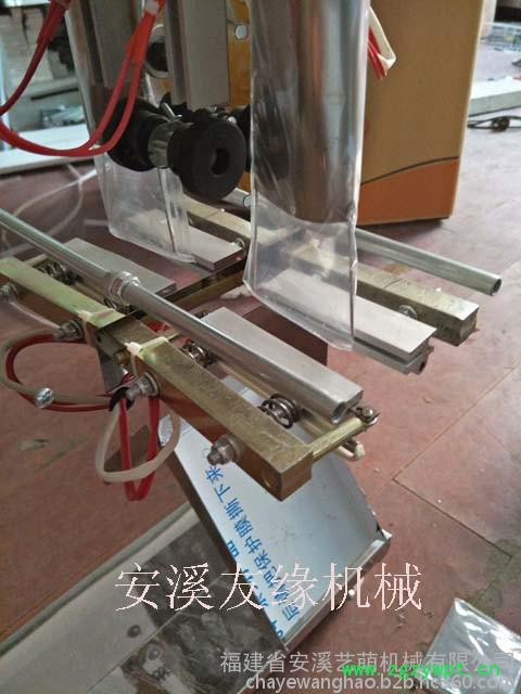 友缘全自动液体灌装机 牛奶醋水酒果汁称重定量袋泡包装机图3