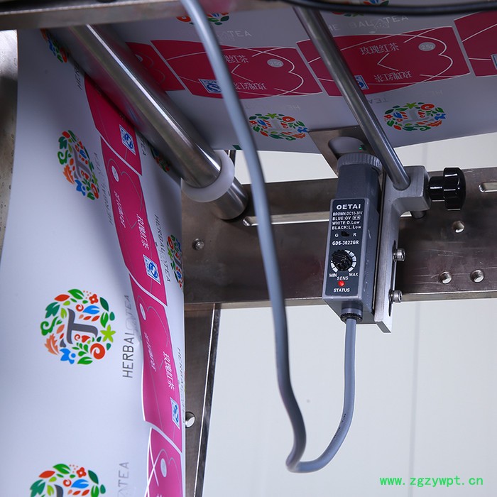 钢化膜修复液包装机 洗衣机槽清洗水包装机 小容积袋装洗发露包装机 小型立式液体灌装机图5