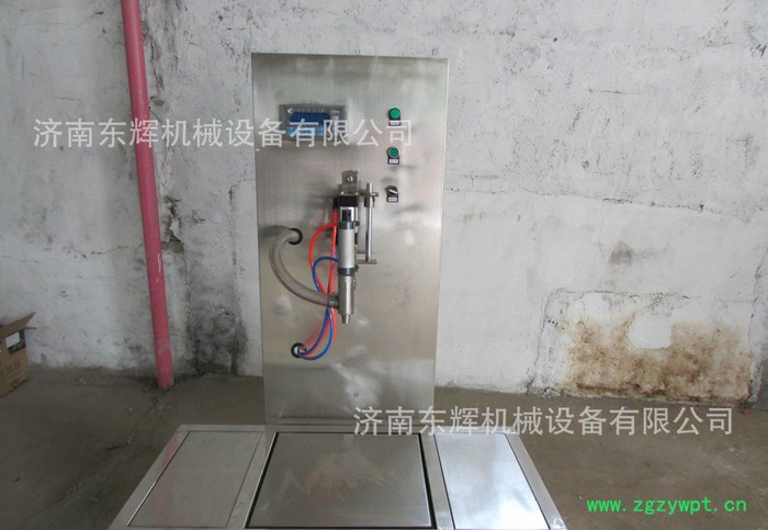 大桶液体灌装机，称重式灌装机，高精度油类液体灌装机