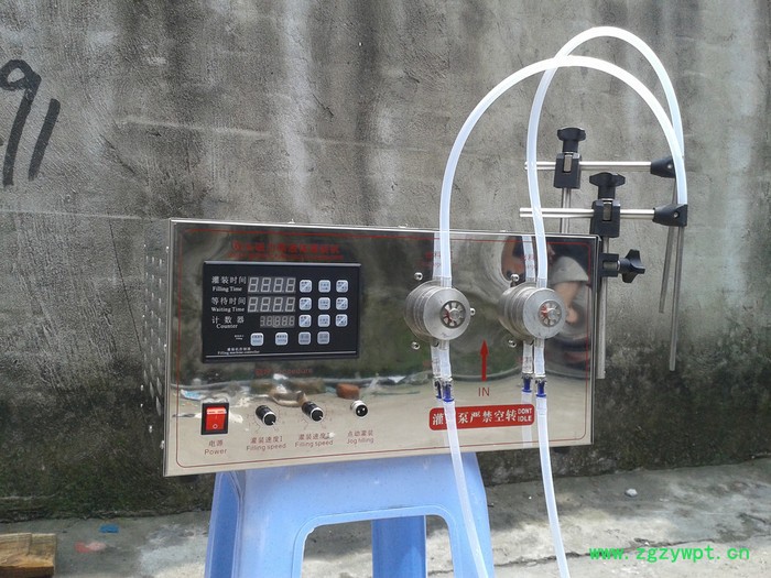 批发中药液饮料小型灌装机白酒矿泉水磁力泵液体灌装机图3