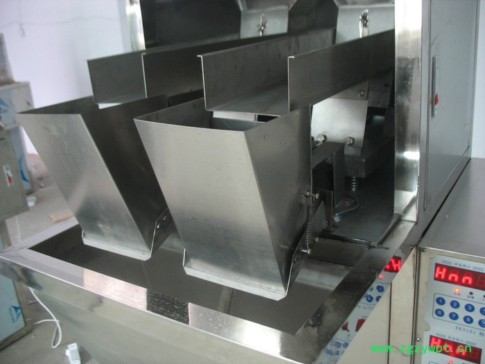 供应炒货包装机 称重灌装机 称重包装机颗粒包装机瓜子计量包装机图2