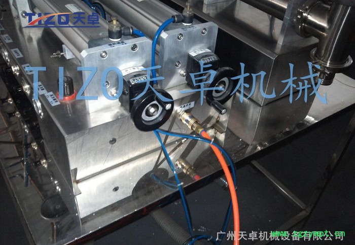 液体灌装机,定量灌装机,洗洁精设备,洗洁精灌装设备,灌装设备,专?图2