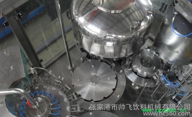 小瓶饮料灌装机 三合一液体灌装机 小瓶饮料液体灌装机图2